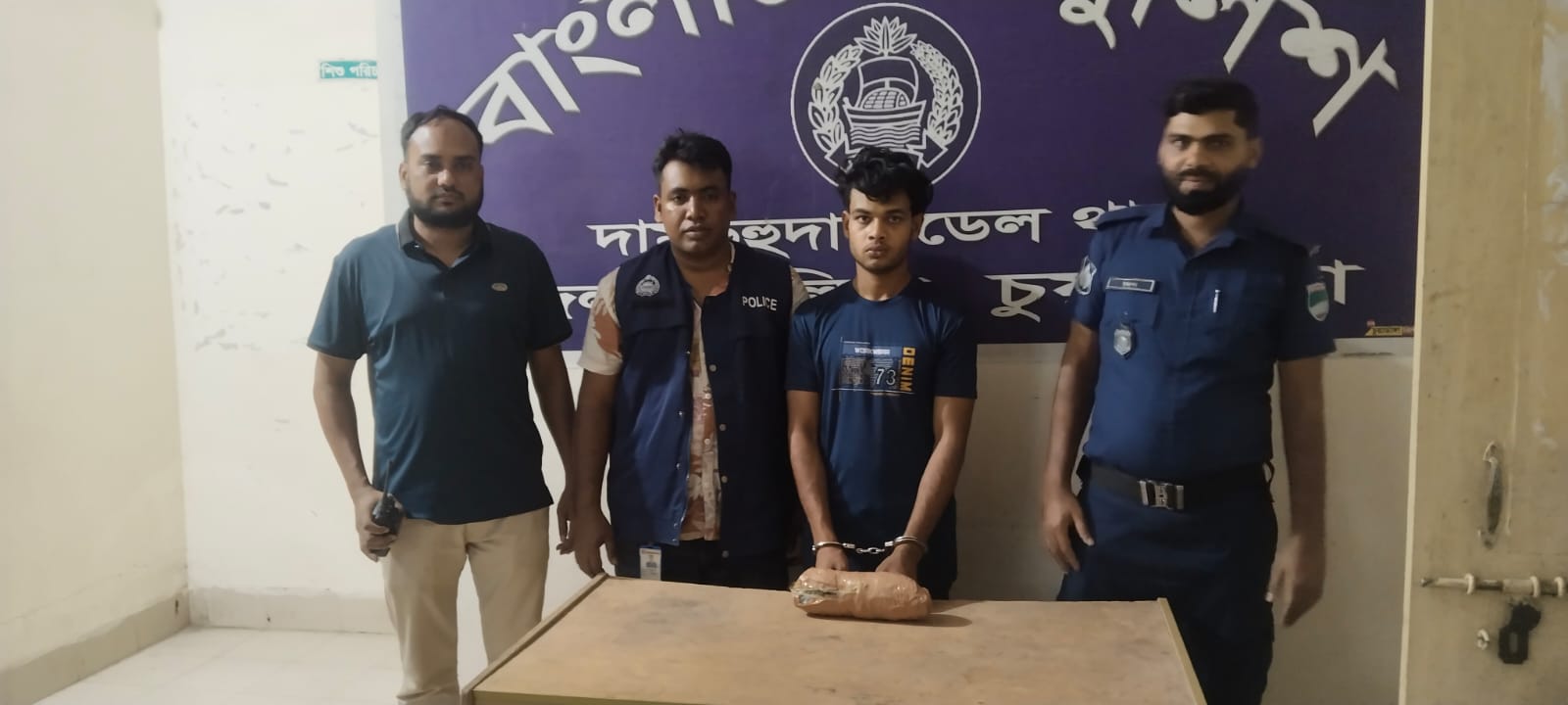 দামুড়হুদায় পুলিশের মাদক বিরোধী অভিযানে ৫০০ গ্রাম গাজাসহ মাদক ব্যবসায়ি জুবায়ের আটক